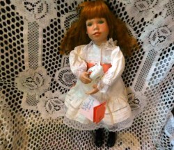 13" REDHEAD PORCELAIN POLLY DOLL, TEA PARTY TEAPOT, ORIGINAL OUTFIT, COA